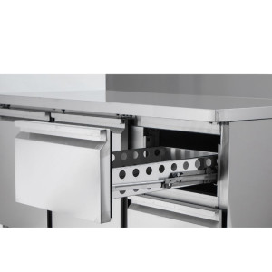 Mesa Refrigerada Positiva con Respaldo - 2 Puertas y 2 Cajones GN 1/2 - Dynasteel